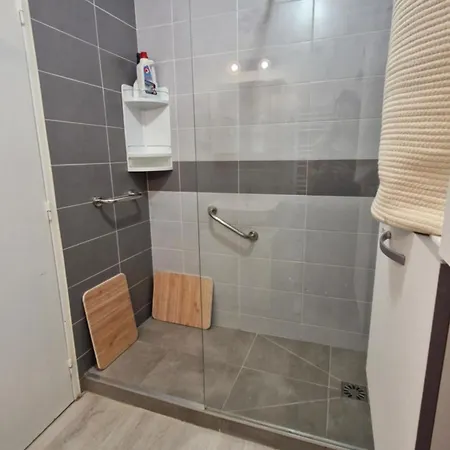 Apartment Grand T3 Face Au Parc Et A 2 Min Du Port Et De La Wifi Parking Privatif 3 Etoiles A L'office Du Tourisme Saint-Cyprien (Pyrenees-Orientales)